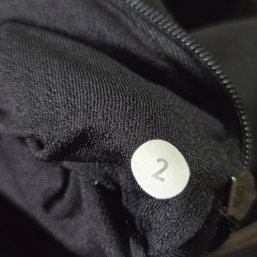 Lululemon Daily Yoga Jacket Black Sz 2 - Picture 9 of 9